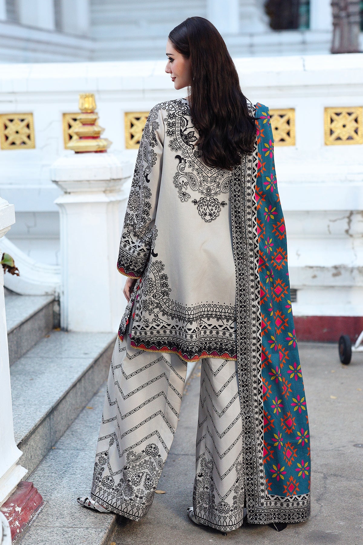 CCW6-19-Unstitched Embroidered Linen Collection 2025 - Memsaab Online