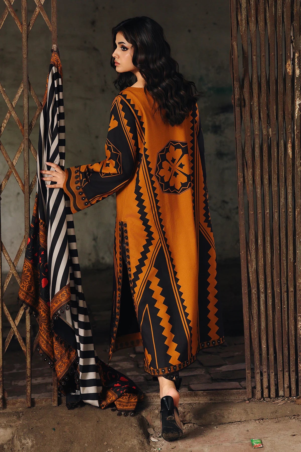 CCW6-13-Unstitched Embroidered Linen Collection 2025 - Memsaab Online