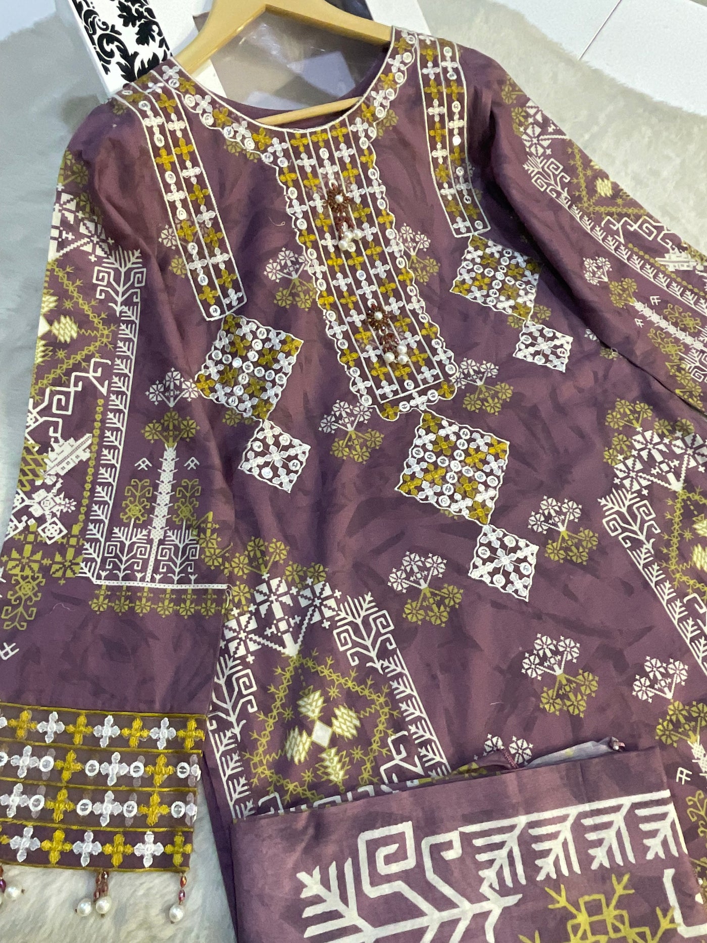 HSS-1127 - Readymade Heeras Suit