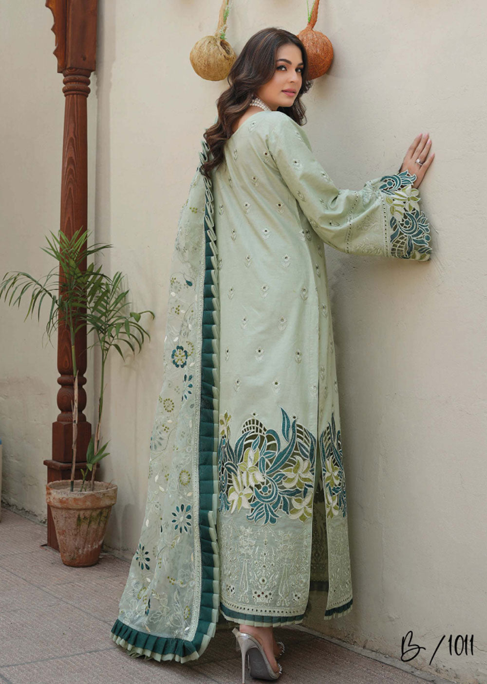 B-1101 - Unstitched - Bahaar Luxury Lawn Collection 2023 - Memsaab Online