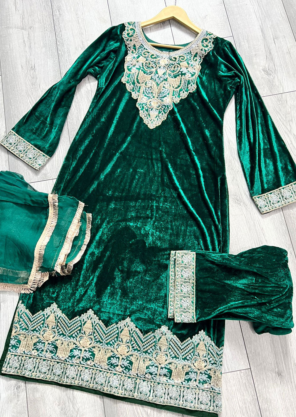 RGZ1731 Green Readymade Velvet Suit - Memsaab Online