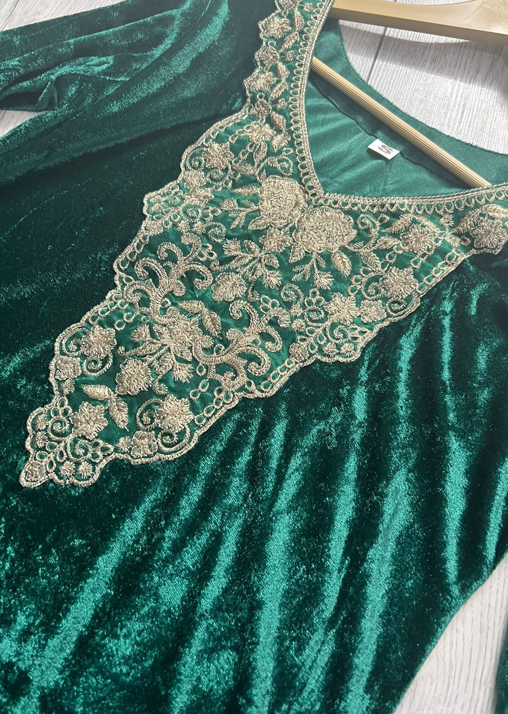 RGZ1732 Green Readymade Velvet Suit - Memsaab Online