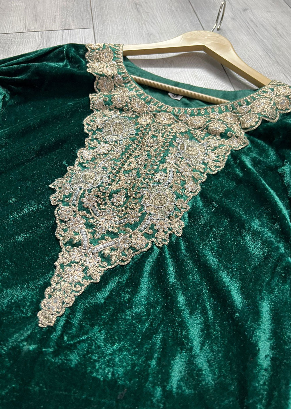 RGZ1735 Green Readymade Velvet Suit - Memsaab Online