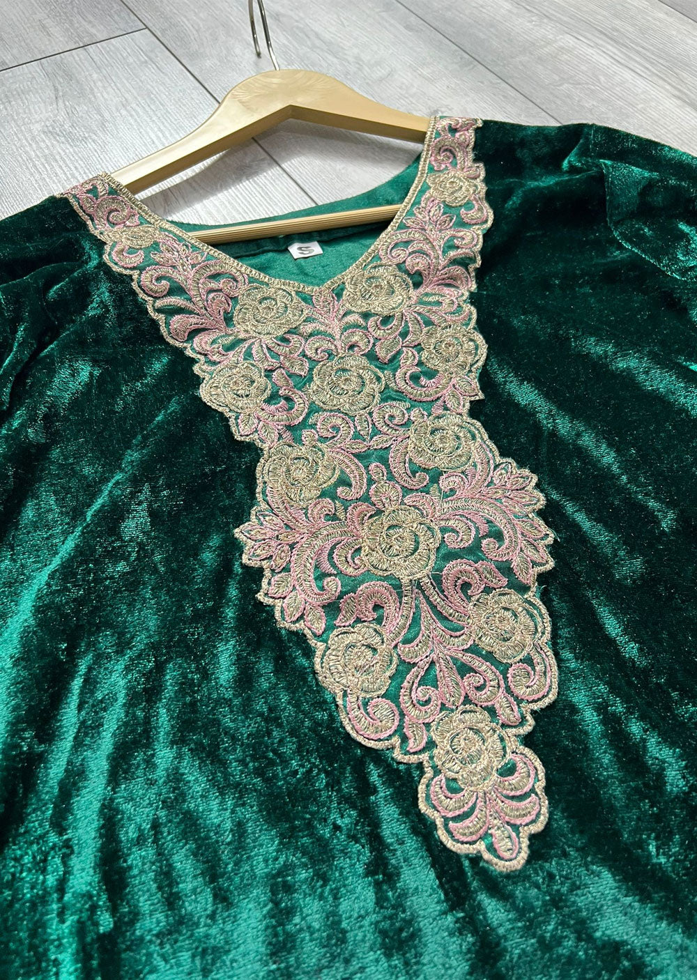 RGZ1738 Green Readymade Velvet Suit - Memsaab Online