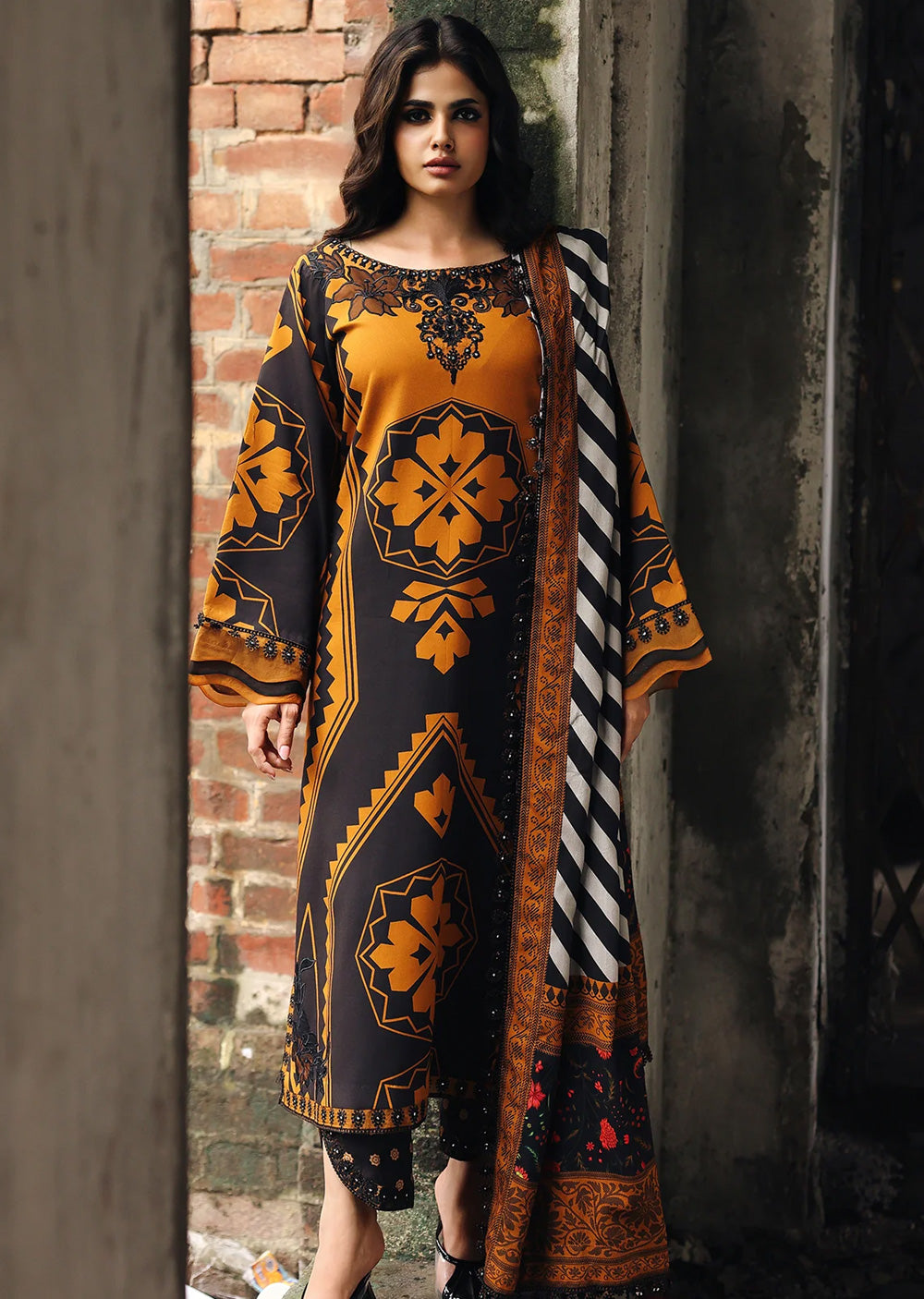 CCW6-13-Unstitched Embroidered Linen Collection 2025 - Memsaab Online