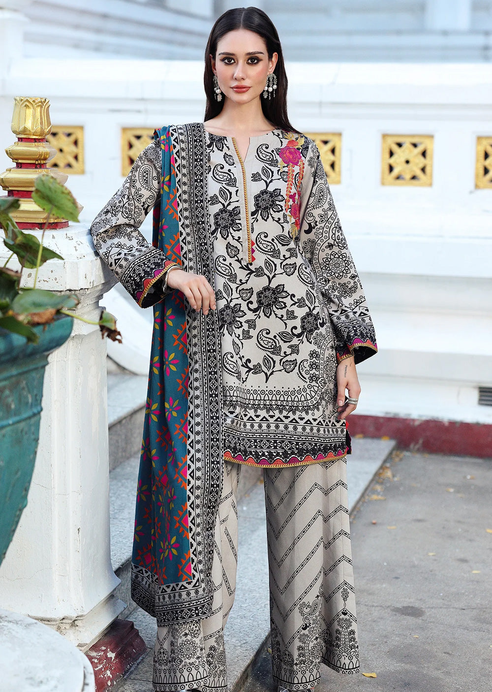 CCW6-19-Unstitched Embroidered Linen Collection 2025 - Memsaab Online