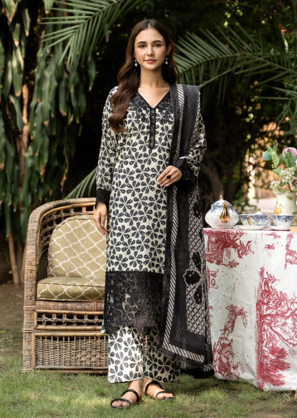 MNC-01 - Saya - Readymade - The Monochrome Collection by Raniya.H 2024 - Memsaab Online