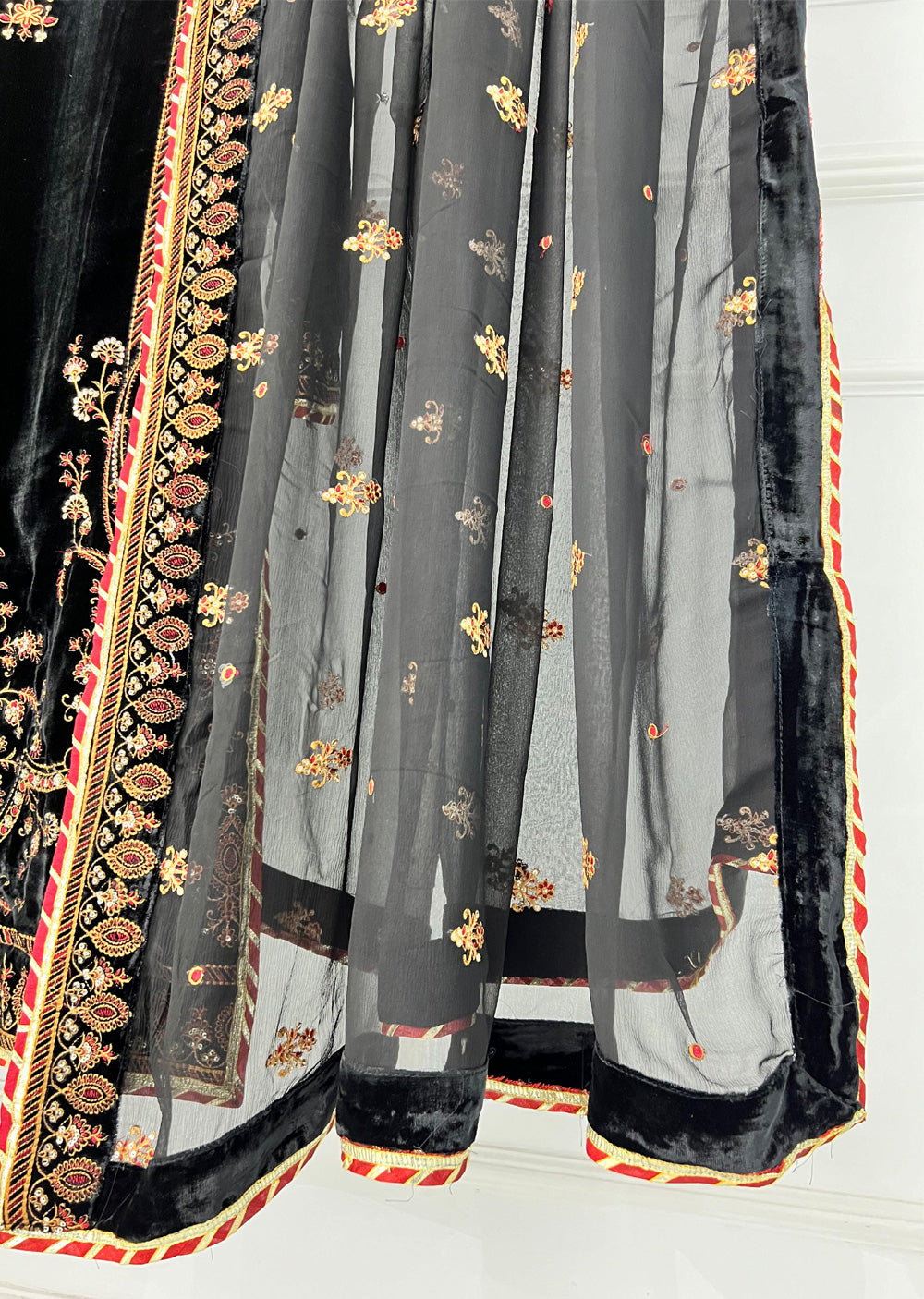 RK6101 - Black Readymade Velvet Suit - Memsaab Online