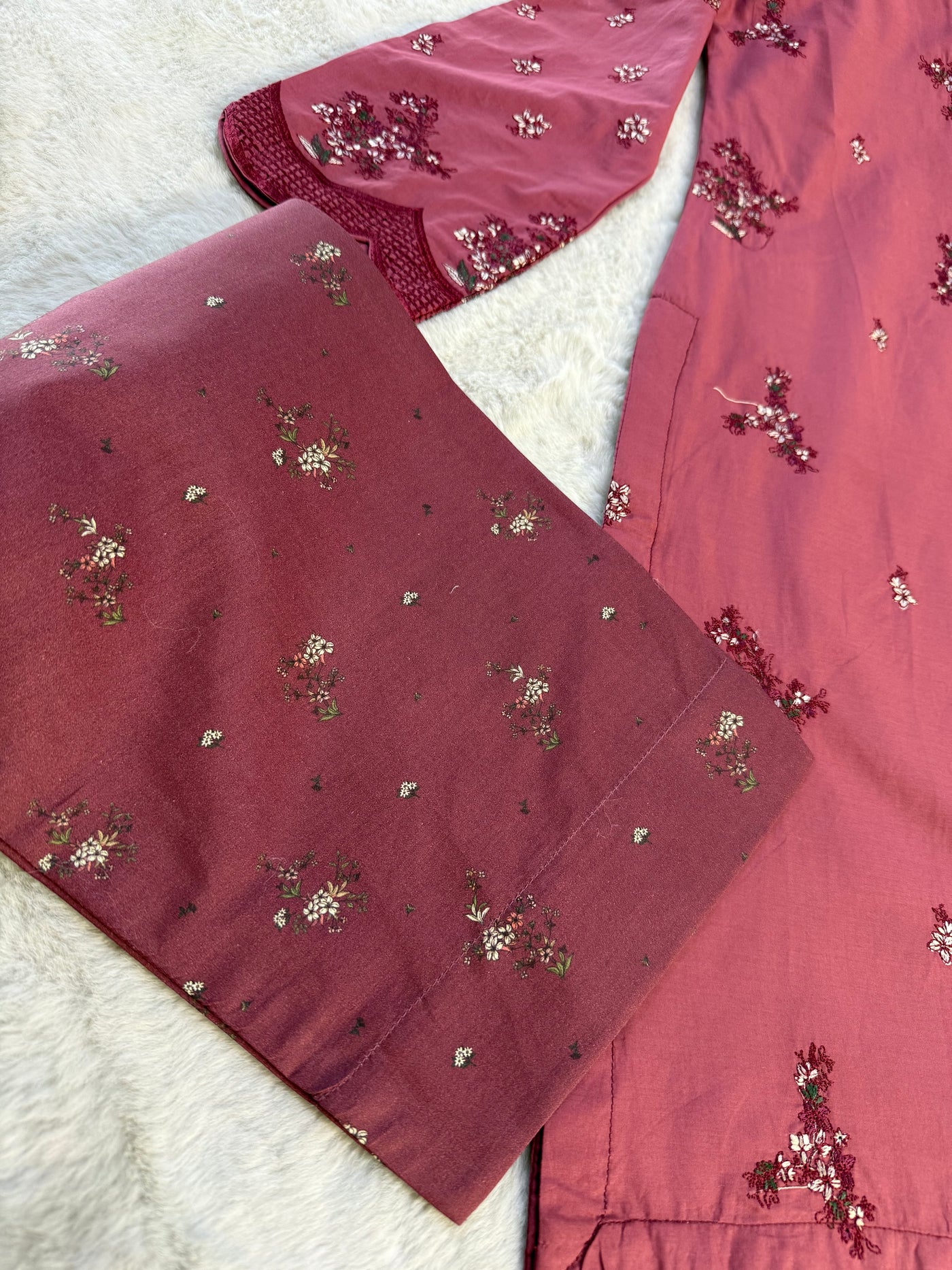 IFE-UE-469-Iznik Printed Lawn Edition 2025 - Memsaab Online