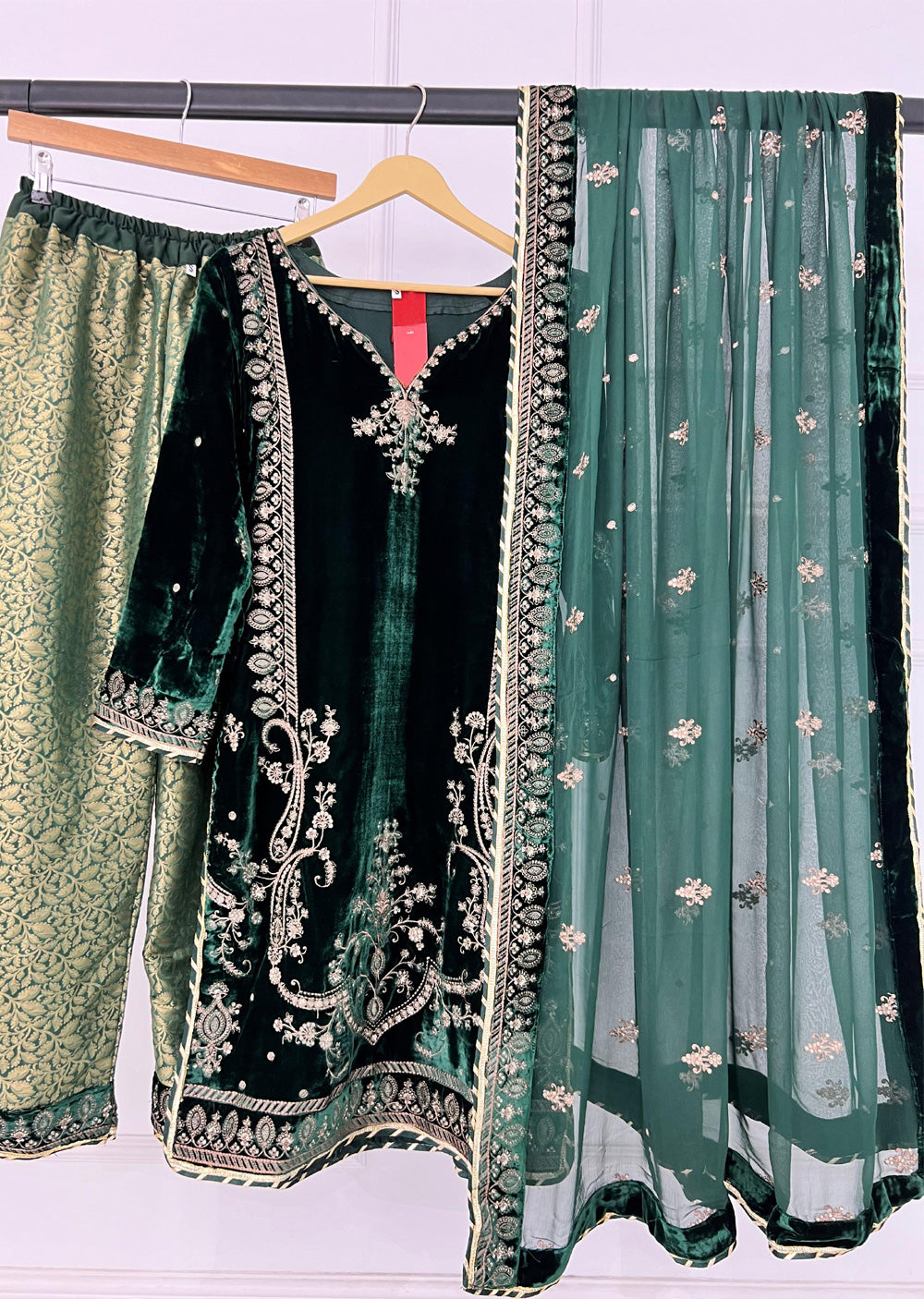 RK6101 - Green Readymade Velvet Suit - Memsaab Online