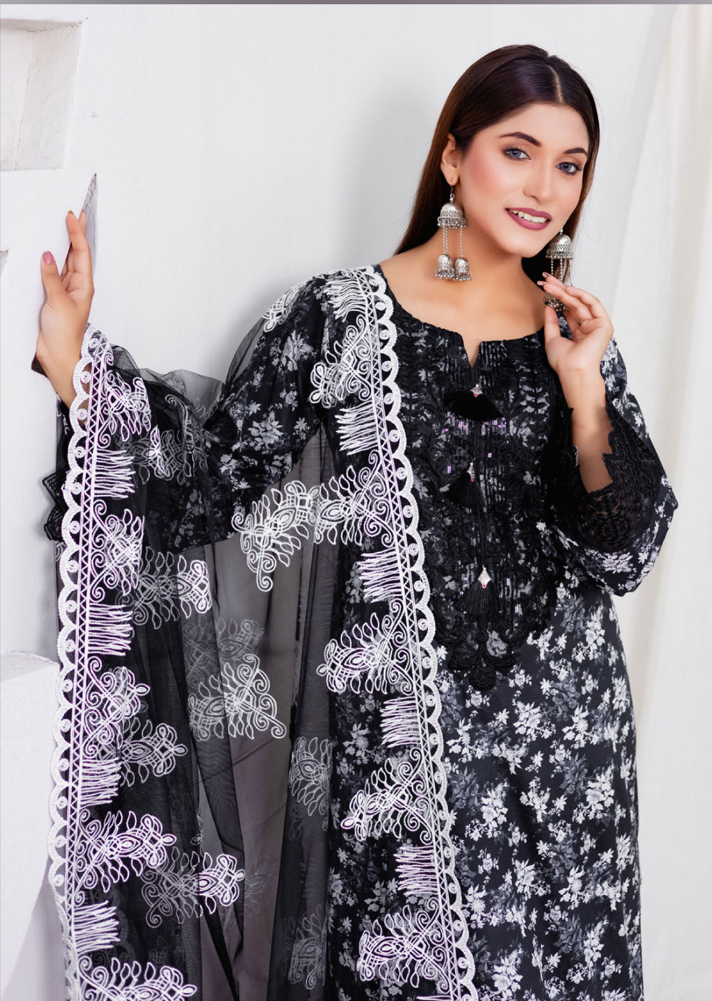 RGZ4002 Readymade Black/White Pearl Lawn Suit - Memsaab Online