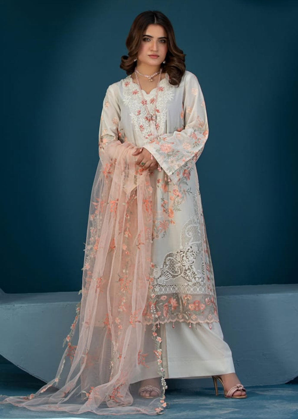 HSS-136 - Readymade Heeras Suit – Memsaab