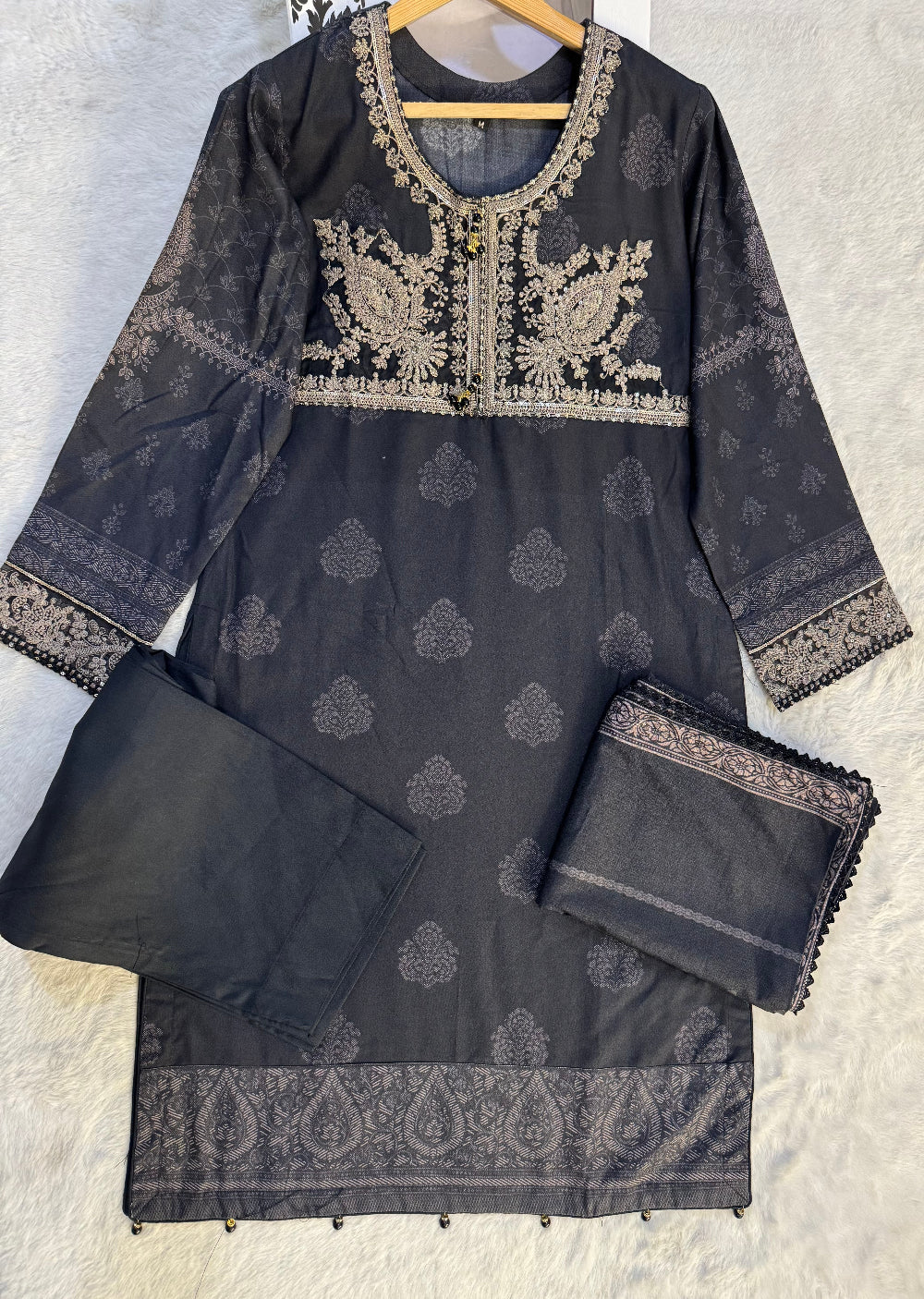 SN27 - Readymade - 3 Piece Dhanak Outfit