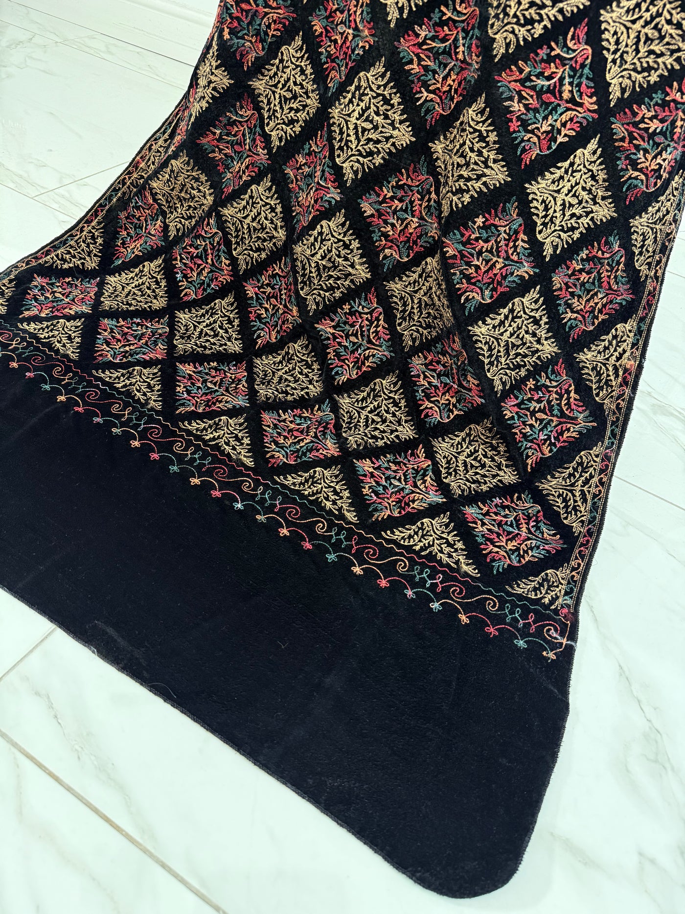 SMV101 Embroidered Velvet Shawl