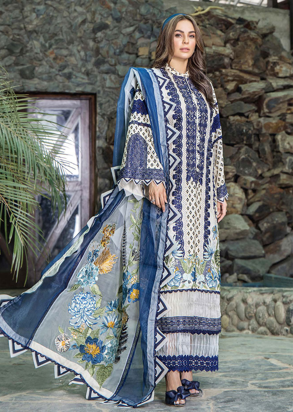 EA-LL-519 - Unstitched - Luxury Lawn Embroidered Collection 2024 - Memsaab Online