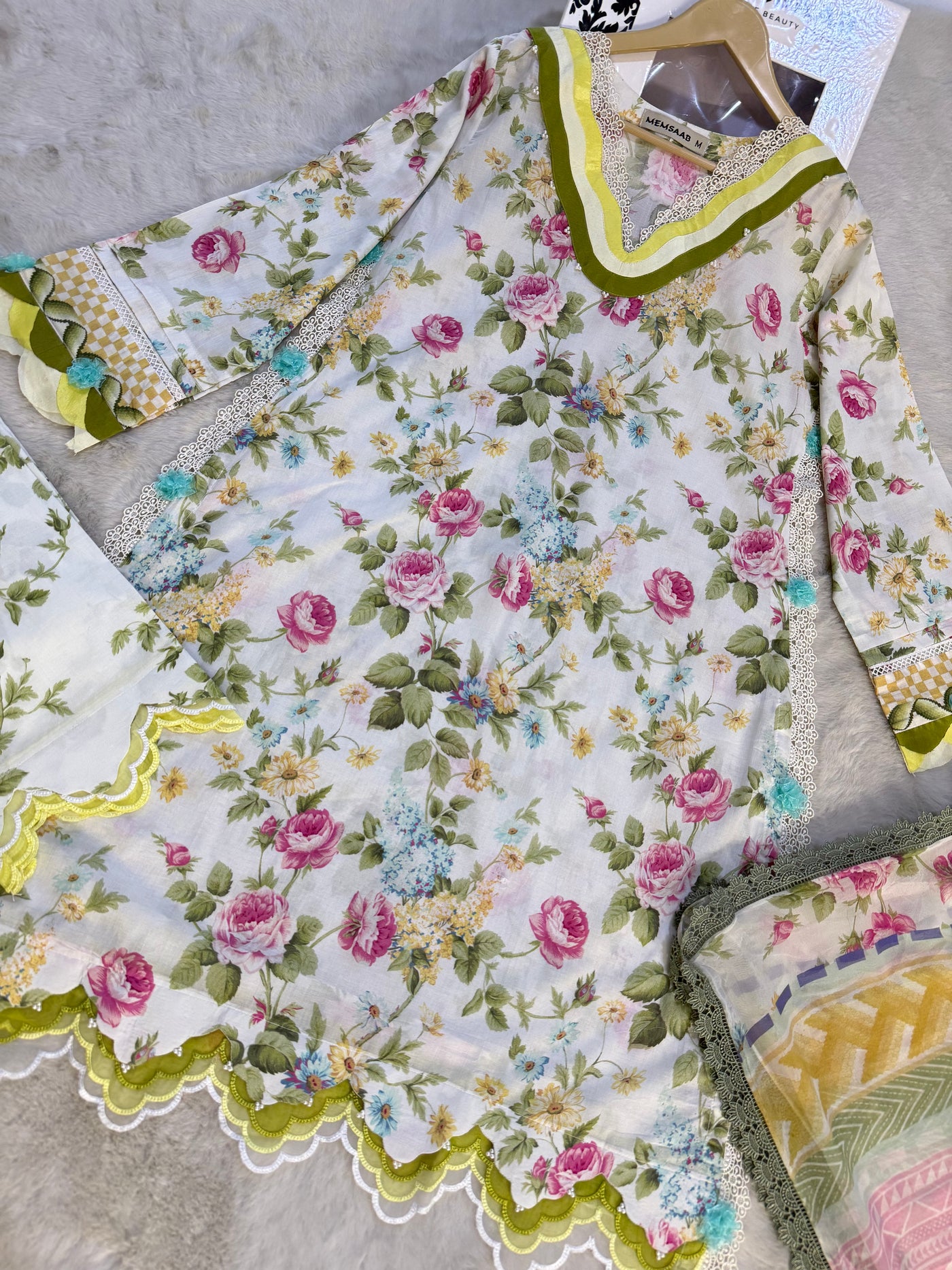 ELFECD-05-A-Gladiolus Grace-Readymade-Elaf Prints Collection 2025 - Memsaab Online