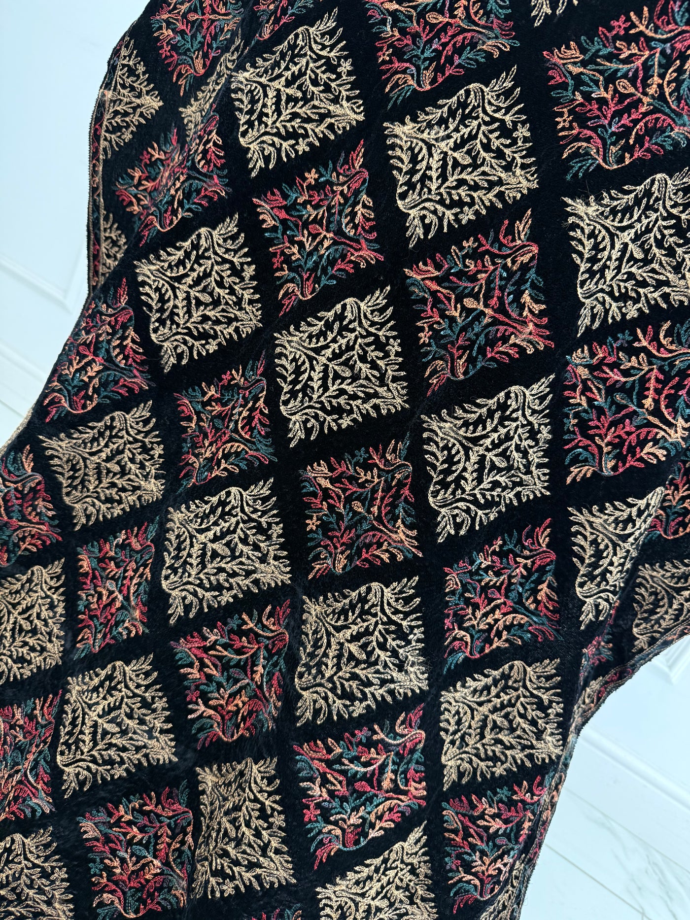 SMV101 Embroidered Velvet Shawl