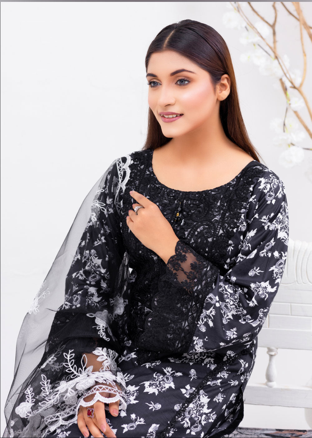 RGZ4012 Readymade Black/White Pearl Lawn Suit - Memsaab Online