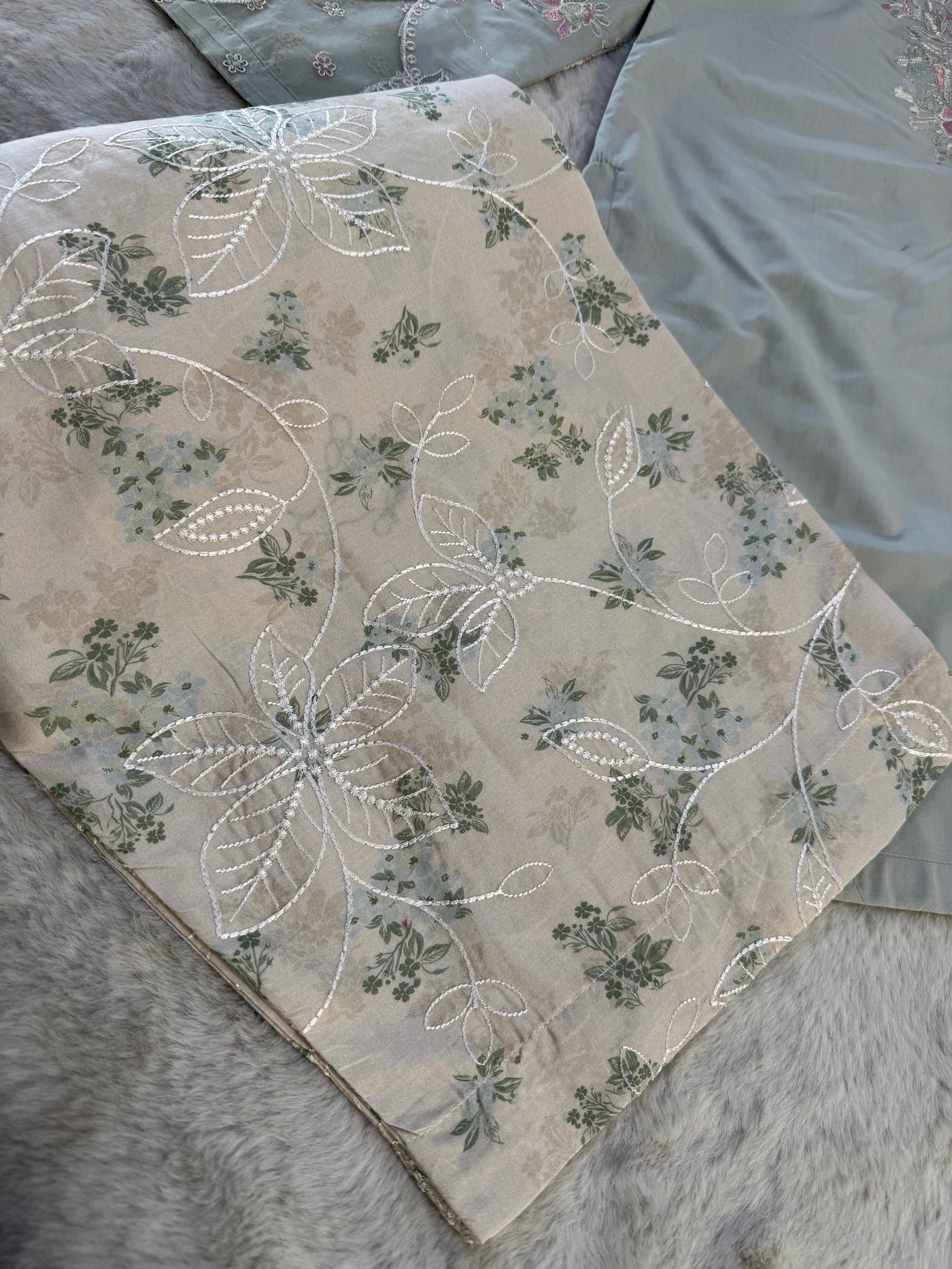 IFE-UE-472-Iznik Printed Lawn Edition 2025 - Memsaab Online