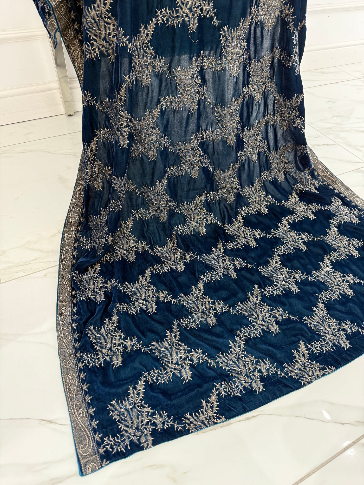 SMV102 Embroidered Velvet Shawl