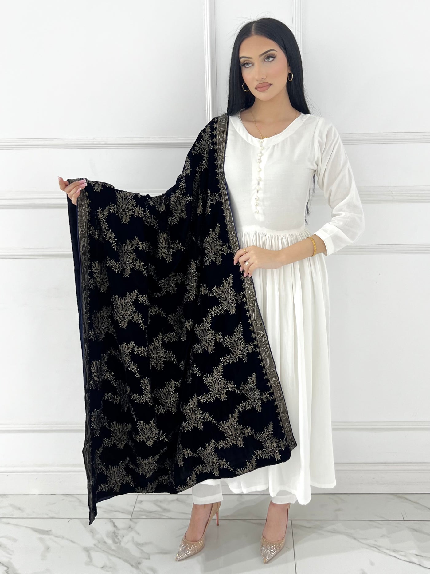 SMV102 Embroidered Velvet Shawl - Memsaab Online
