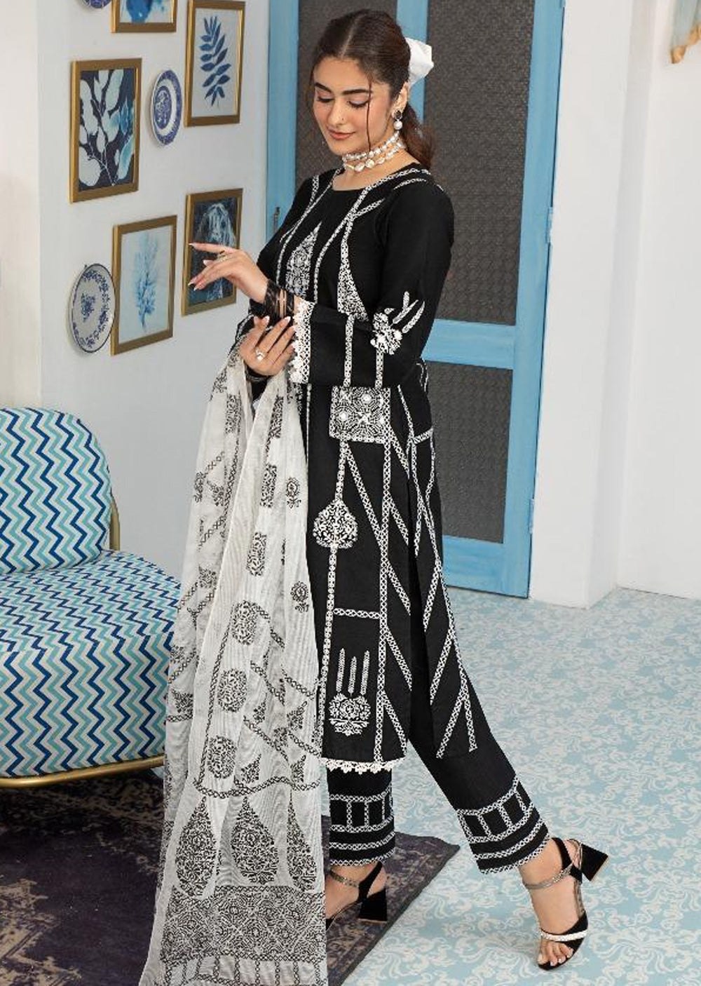 HSS-281 - Readymade Heeras Suit - Memsaab Online