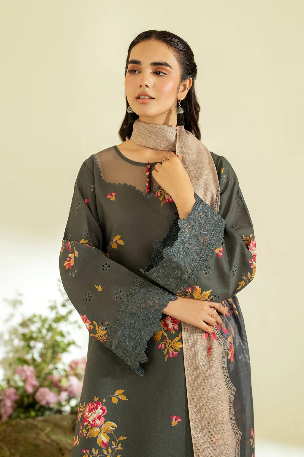 IFE-UE-452-Iznik Printed Lawn Edition 2025 - Memsaab Online