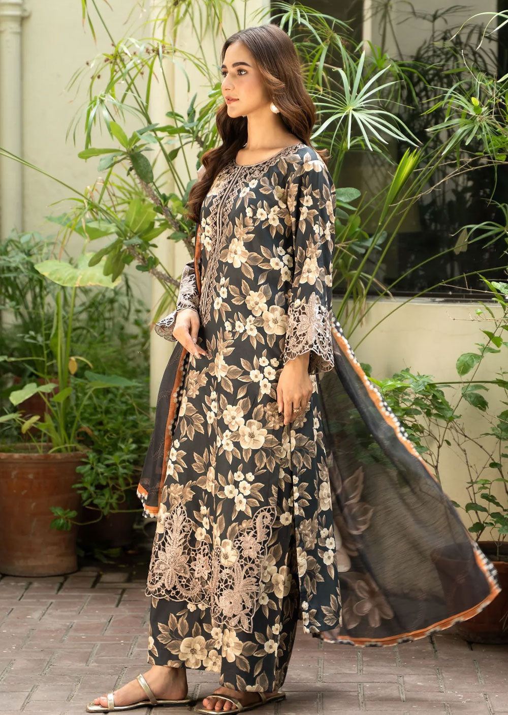 MNC-06 - Lara - Readymade - The Monochrome Collection by Raniya.H 2024 - Memsaab Online