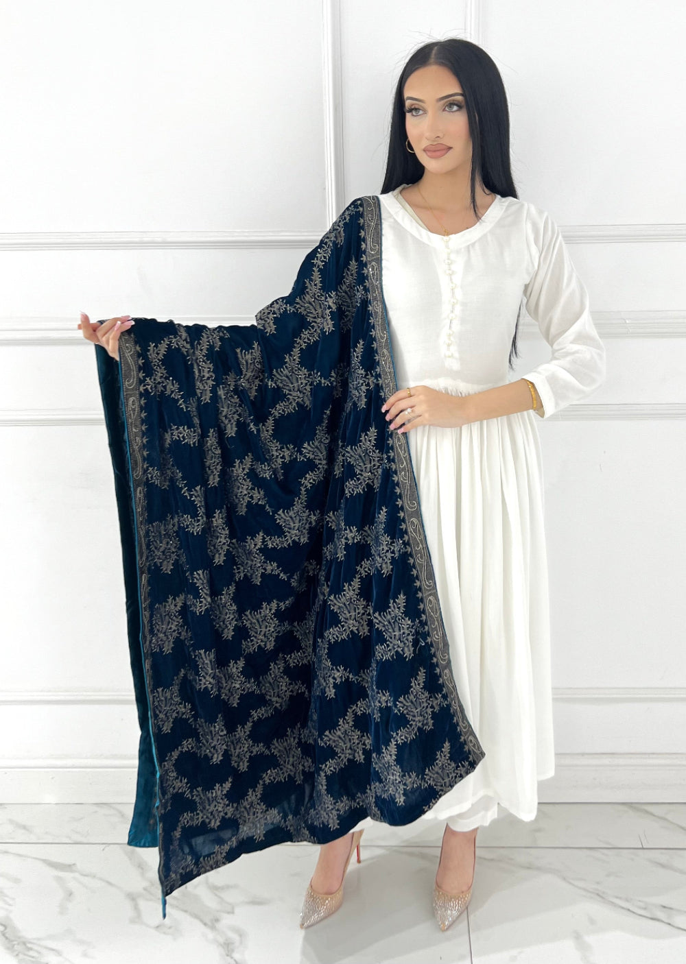 SMV102 Embroidered Velvet Shawl - Memsaab Online