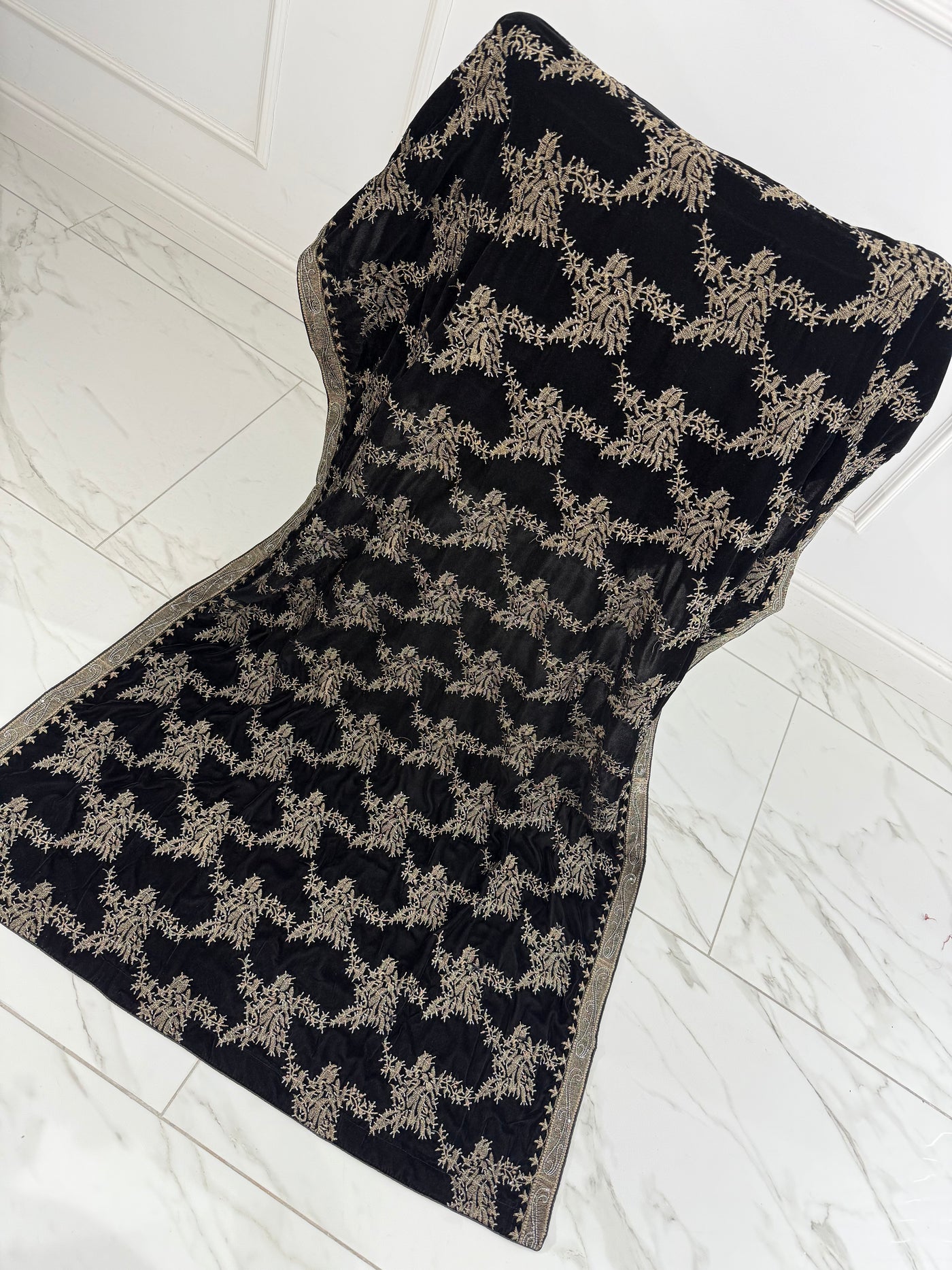 SMV102 Embroidered Velvet Shawl