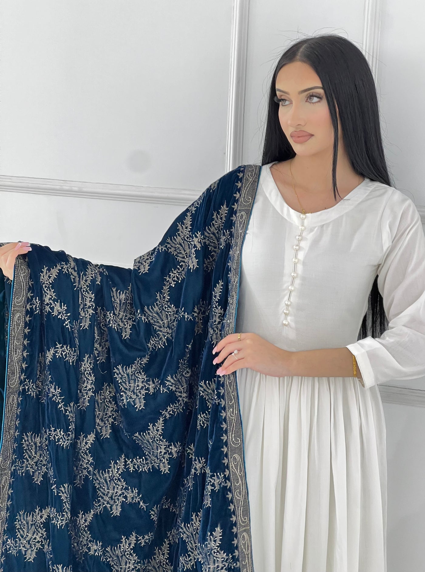 SMV102 Embroidered Velvet Shawl - Memsaab Online
