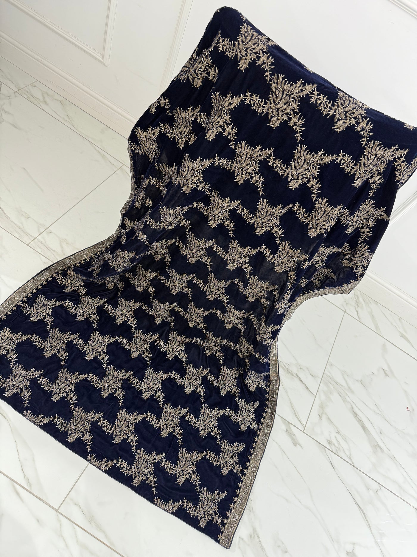 SMV102 Embroidered Velvet Shawl