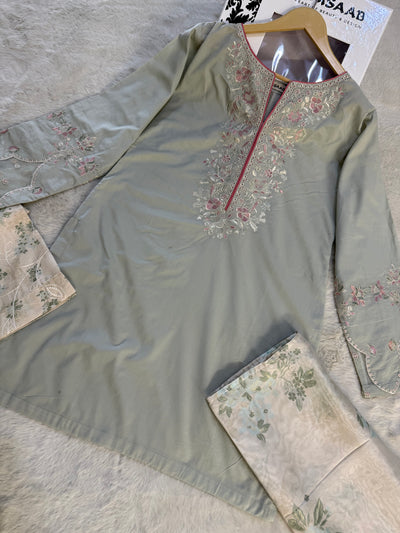 IFE-UE-472-Iznik Printed Lawn Edition 2025 - Memsaab Online