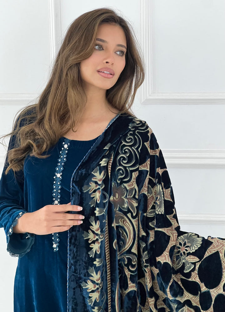 ALM-104 - Velvet Suit With Palachi Scarf – Memsaab