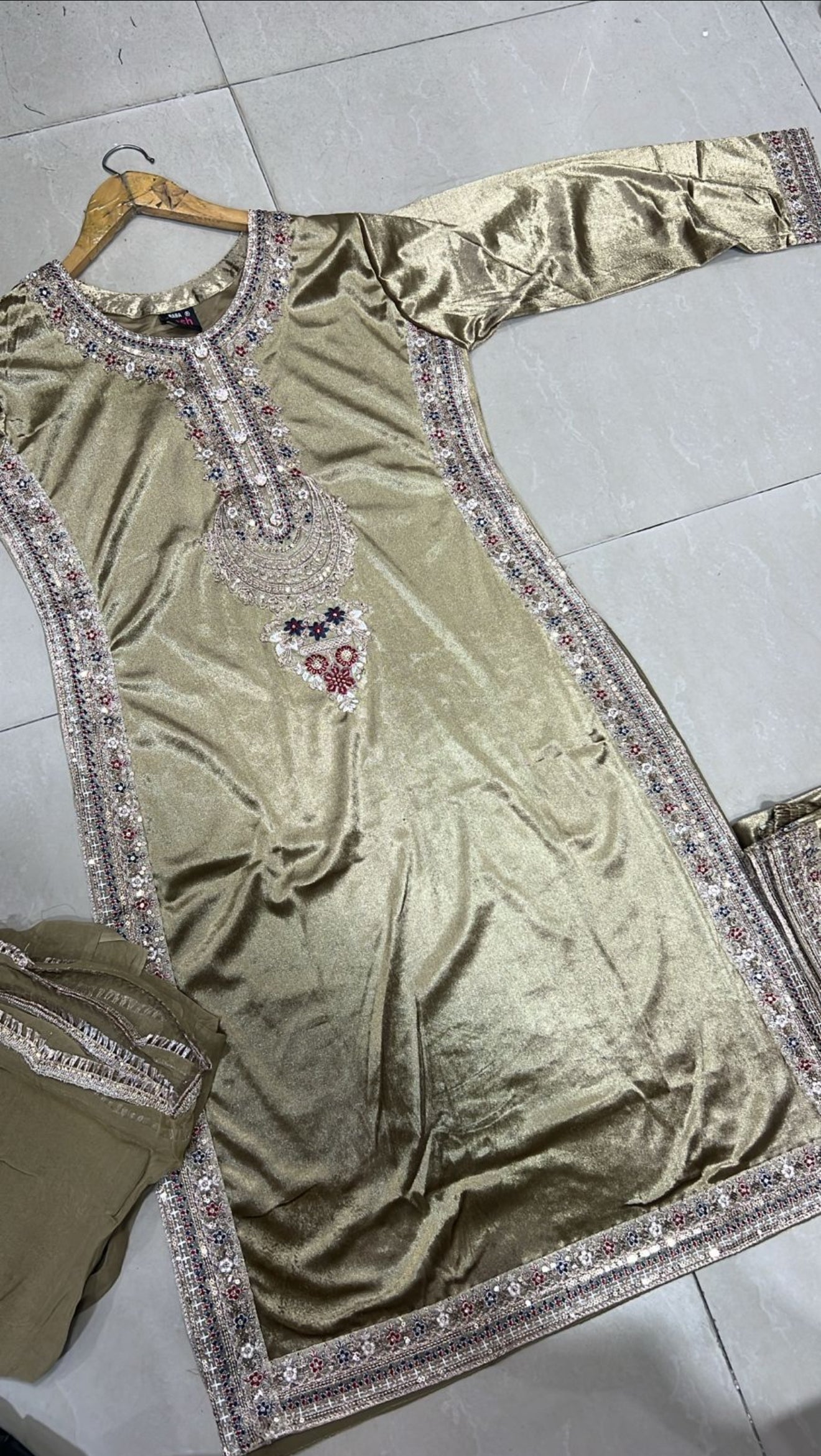 BPH-204 - Readymade Velvet Suit
