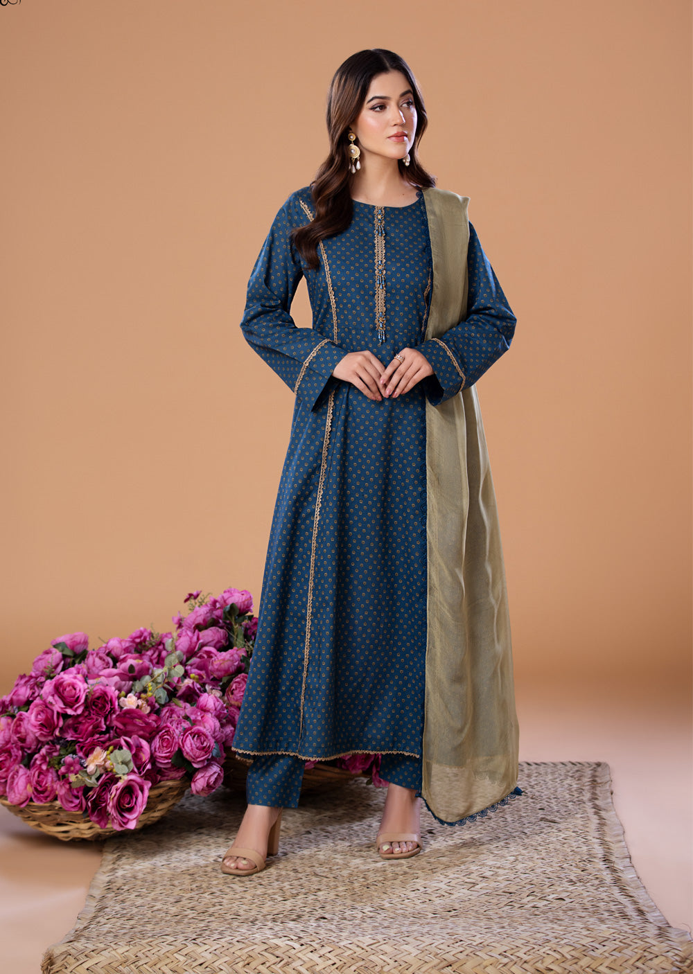 HSS-207 - Readymade Heeras linen Suit - Memsaab Online