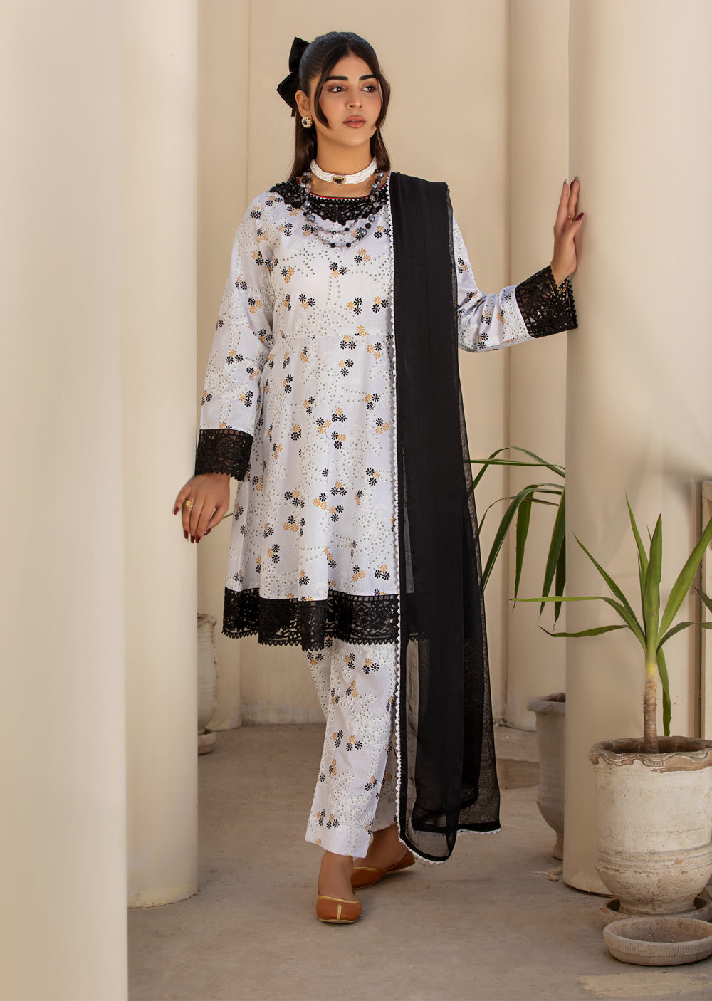 HSS-219 - Readymade Heeras linen Suit - Memsaab Online