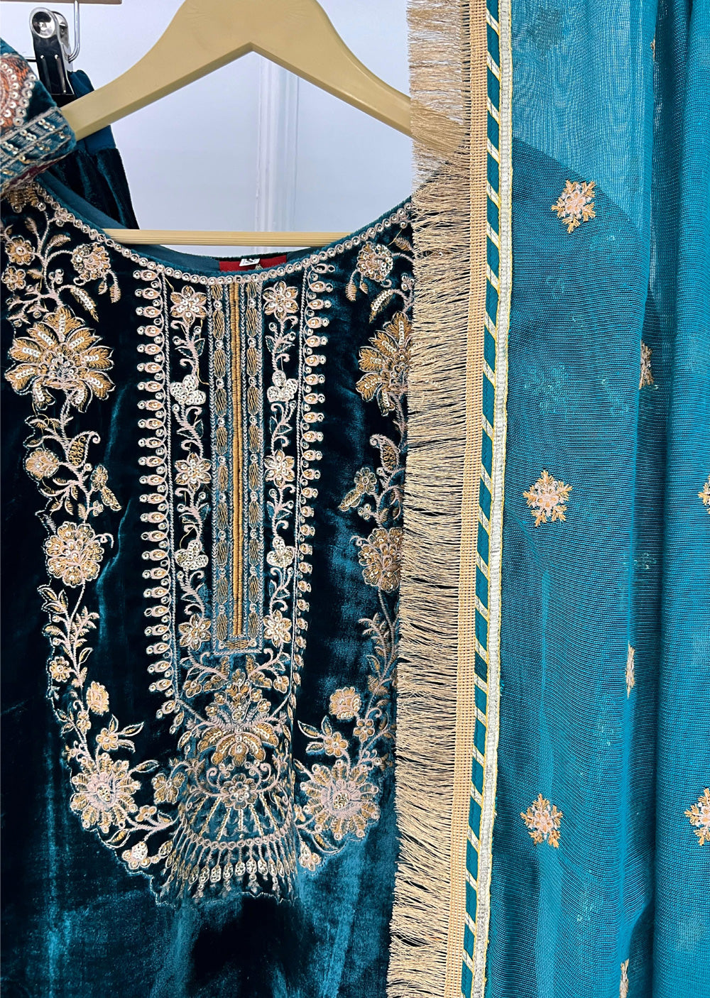 RK6102 - Teal Readymade Velvet Suit - Memsaab Online