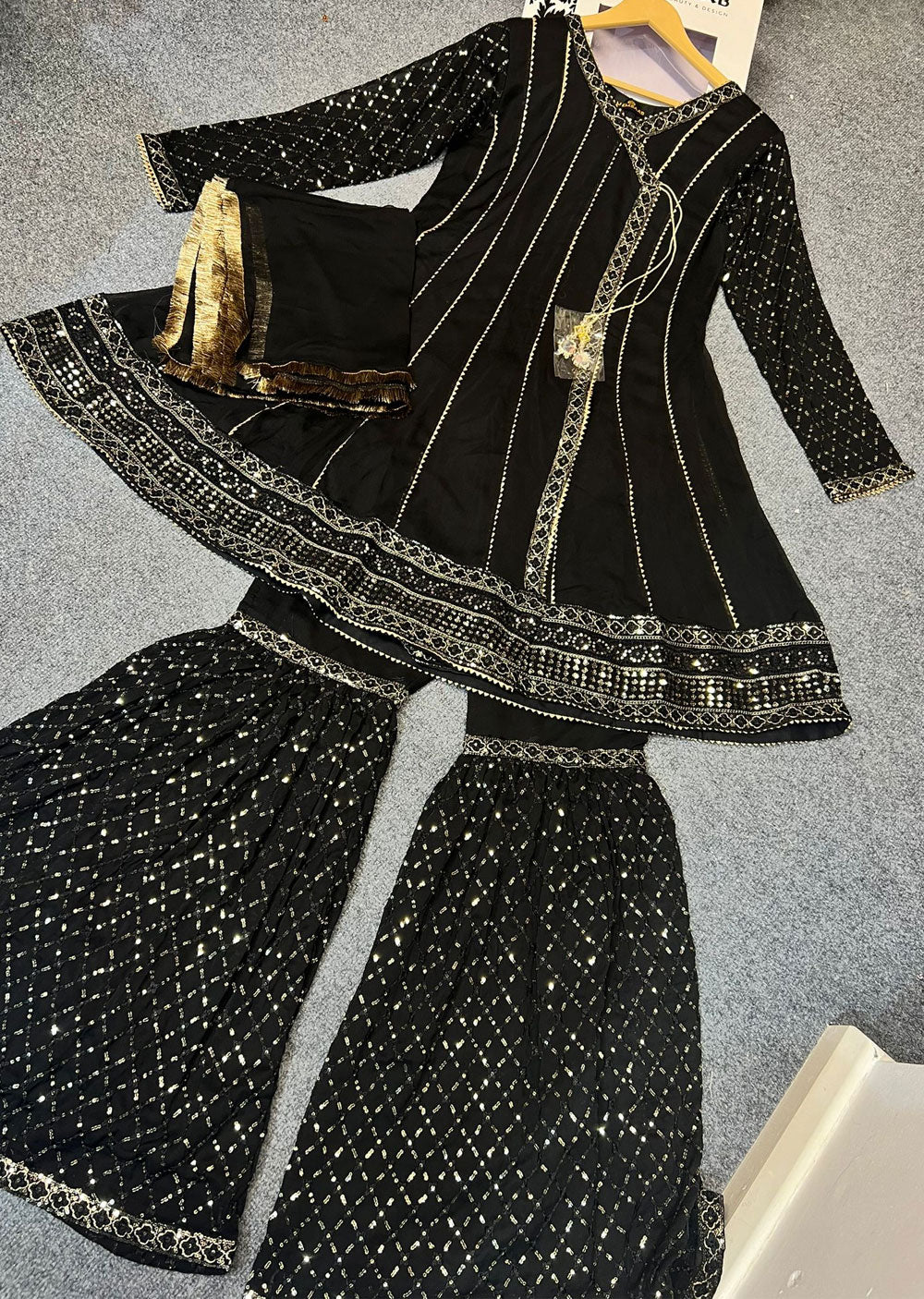 SUL-401 Agrakha - Black Readymade Pret Suit - Memsaab Online