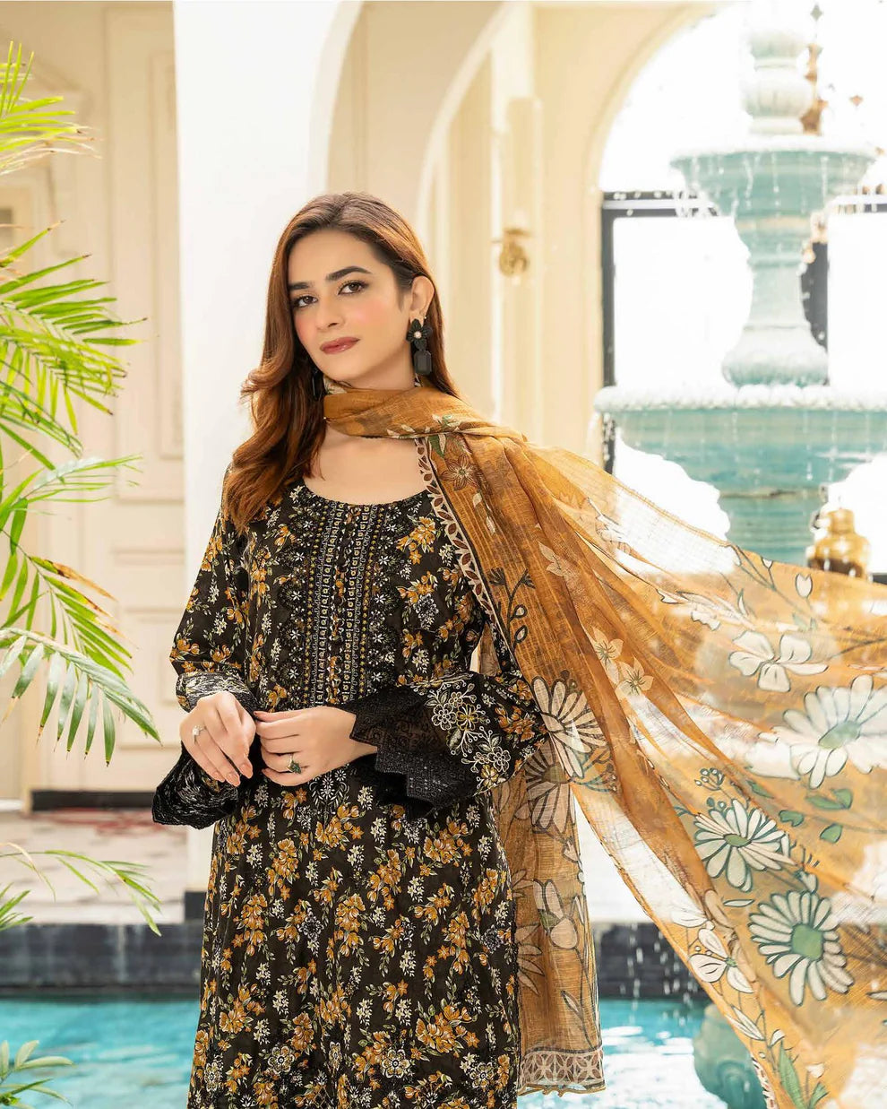 MSL-04 Readymade Munira Khazaan Black Linen Suit - Memsaab Online