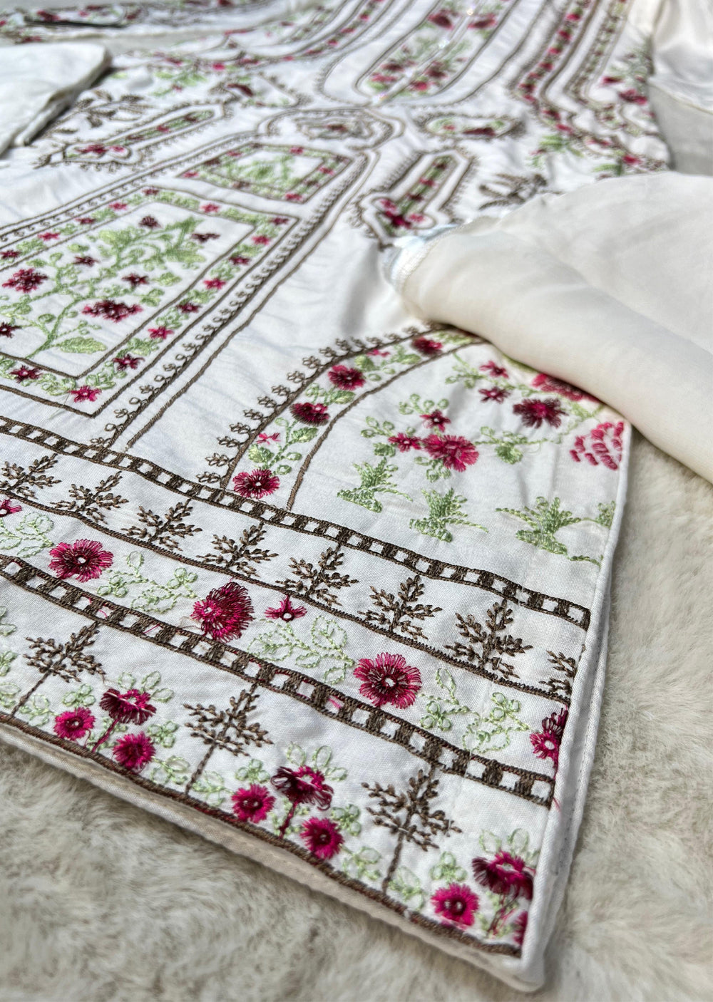 HK272 Zulm - White Linen Oufit - Memsaab Online