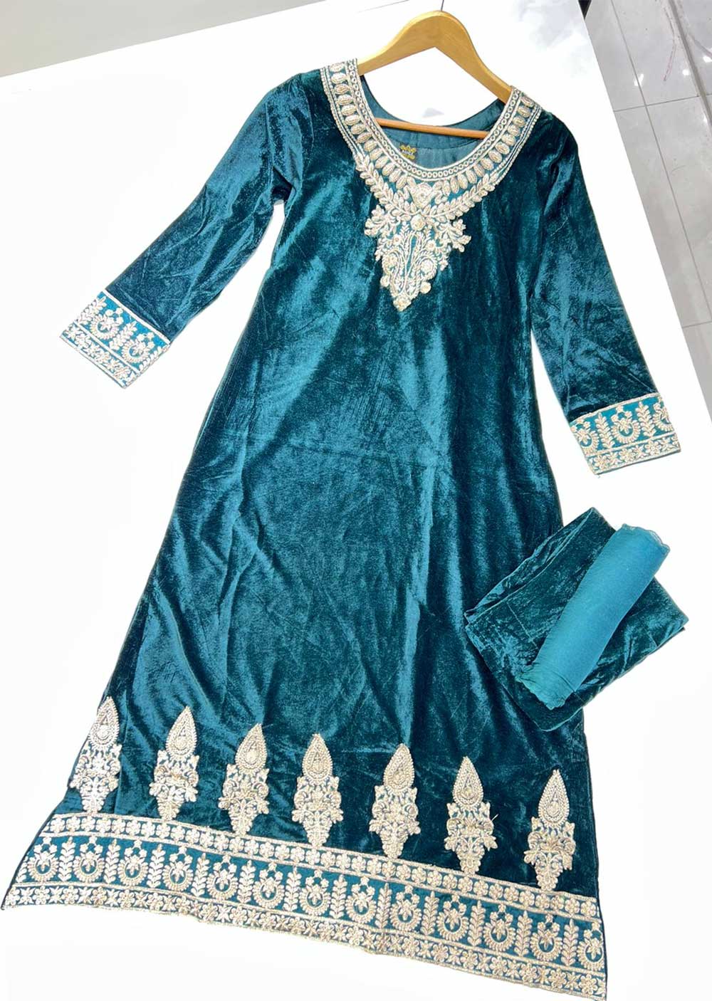 RGZ782 Green Readymade Embroidered Velvet Suit - Memsaab Online