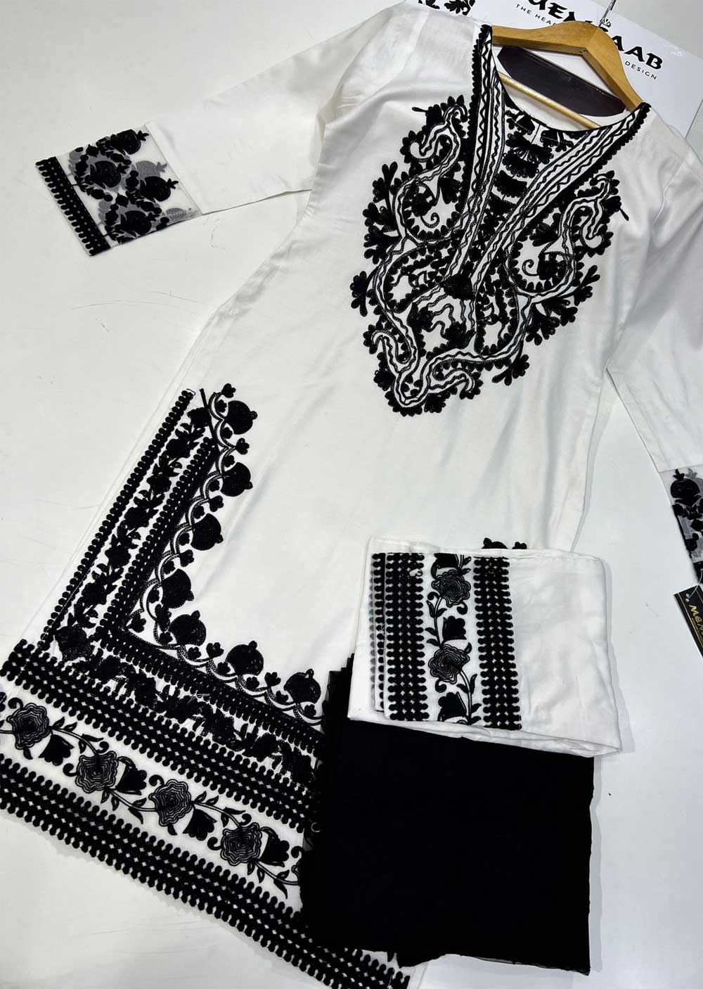 RGZ8805 White Linen Readymade Suit - Memsaab Online