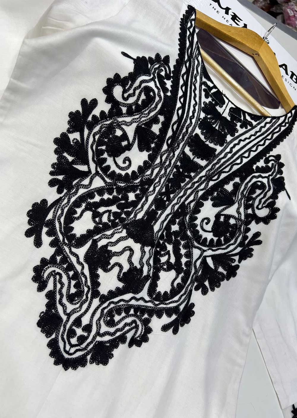 RGZ8805 White Linen Readymade Suit - Memsaab Online