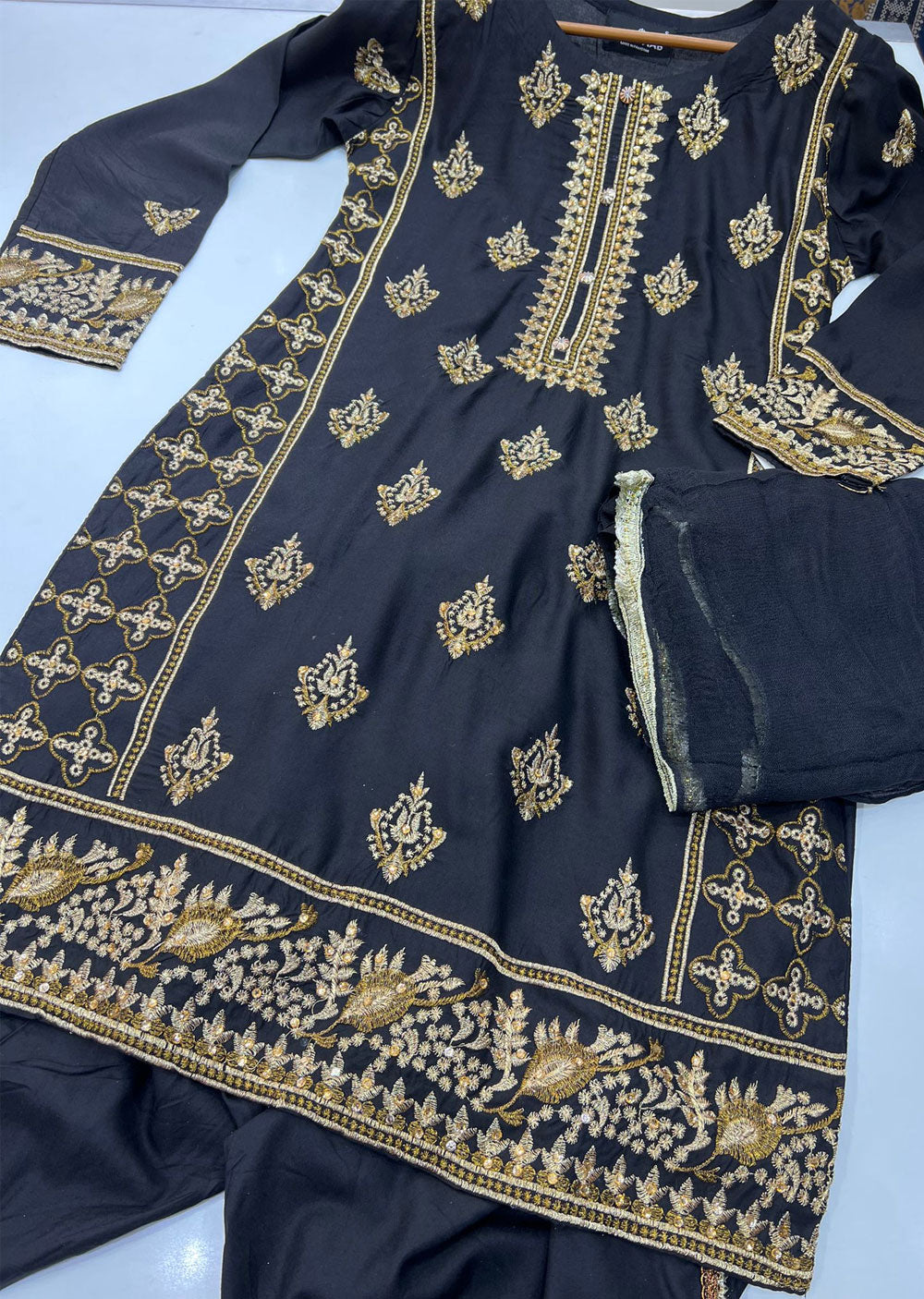 HK133 Raaz Readymade Black Tulip Linen Suit - Memsaab Online